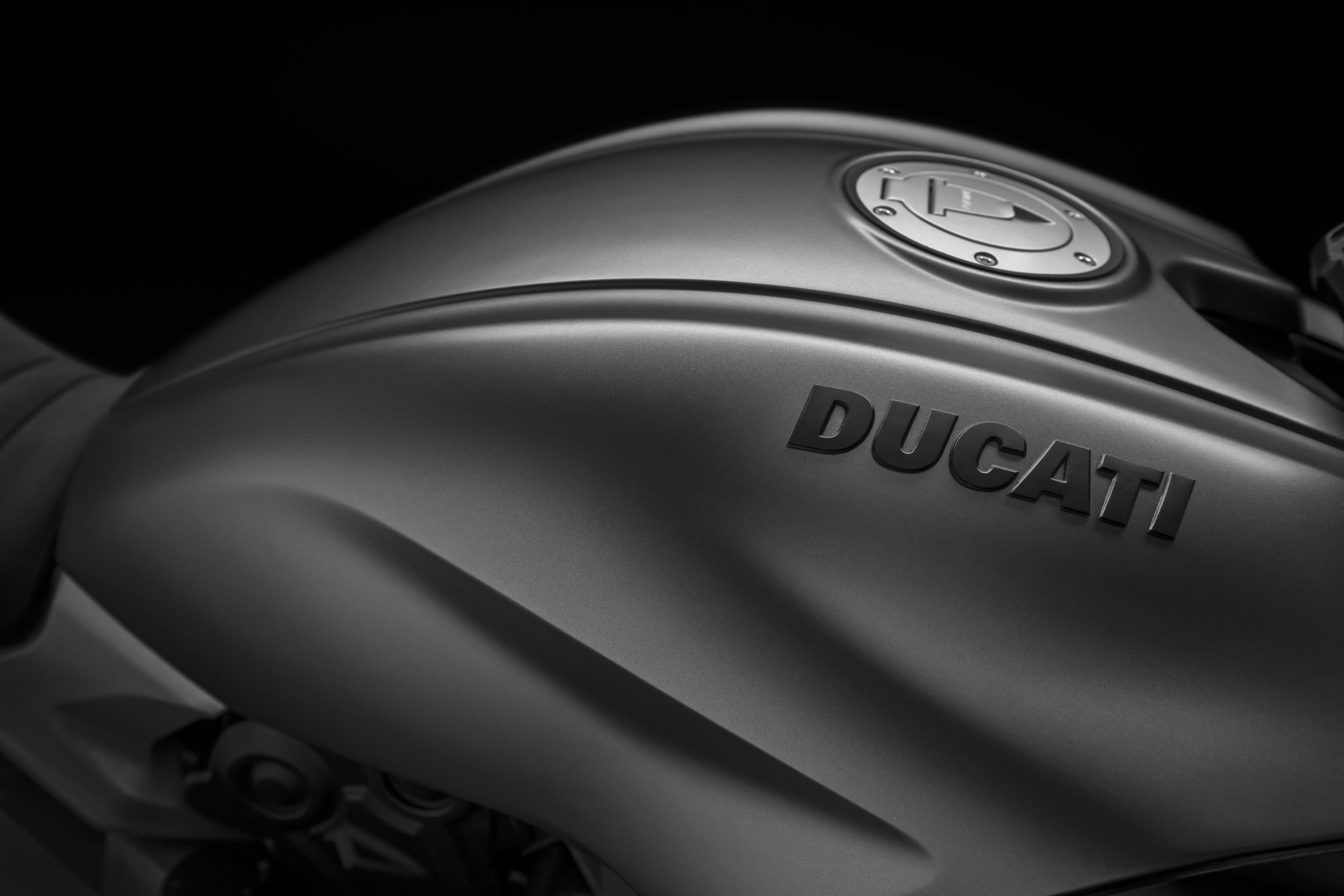 DUCATI BEI TOPSPEED DUCATI BEI TOPSPEED